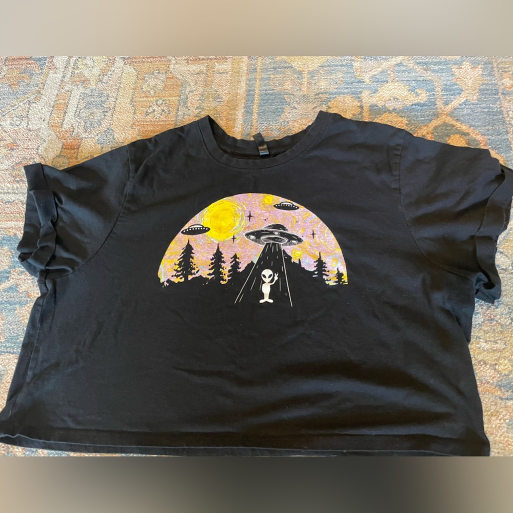 XL Boxy Cropped Artful Alien T-Shirt - black, lilac and yellow - EUC